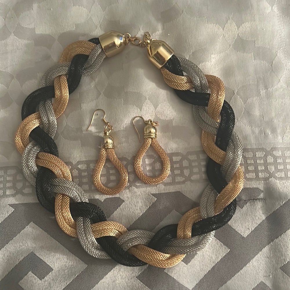 Jewelry set - earrings and necklace